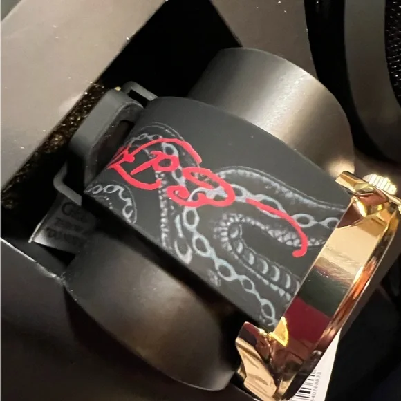 Ed Hardy NWT Gold Tone Black Face Heart ♥️ Kills Skull Watch & Bluetooth Speaker - Picture 7 of 7